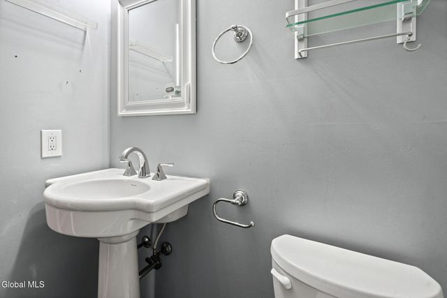 4 Silverberry Place, Albany, NY 12211