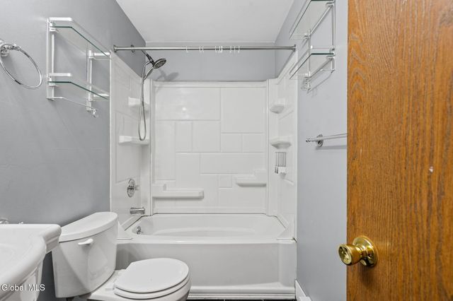 4 Silverberry Place, Albany, NY 12211