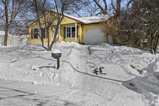 4 Silverberry Place, Albany, NY 12211