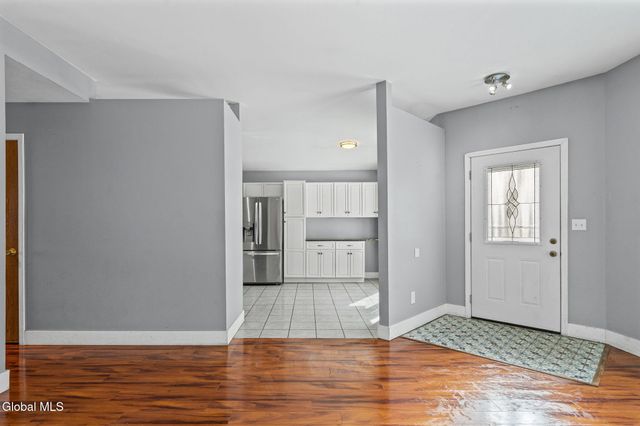 4 Silverberry Place, Albany, NY 12211