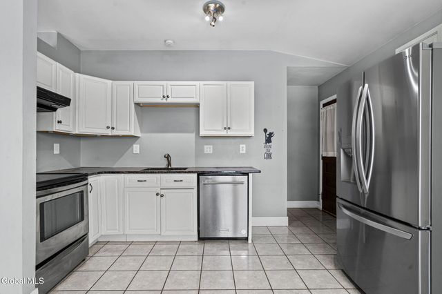 4 Silverberry Place, Albany, NY 12211