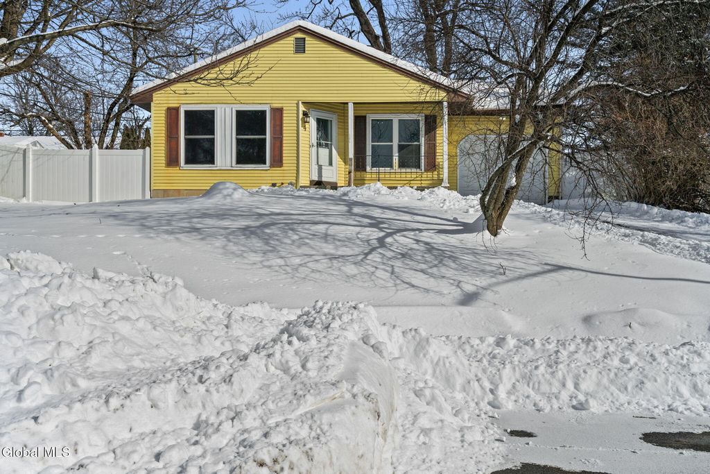 4 Silverberry Place, Albany, NY 12211