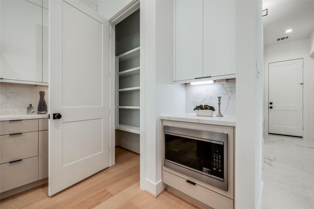 814 W 17th Street, Houston, TX 77008