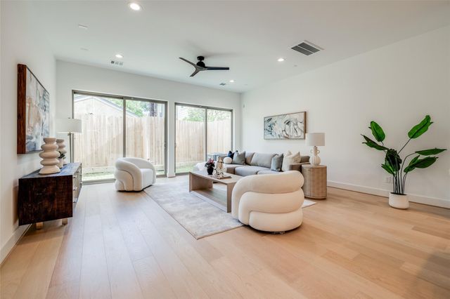 814 W 17th Street, Houston, TX 77008