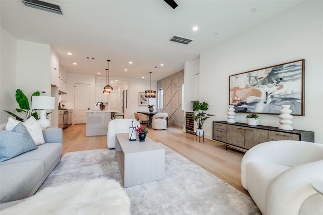 814 W 17th Street, Houston, TX 77008