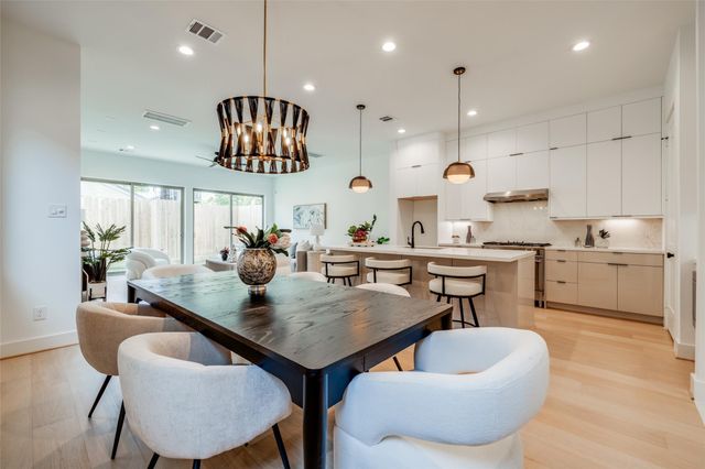 814 W 17th Street, Houston, TX 77008