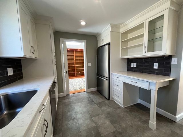 35 Wallace Rd, Wayland, MA 01778