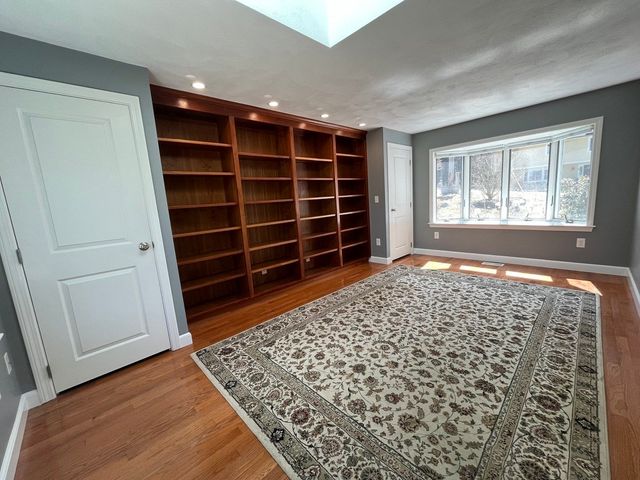 35 Wallace Rd, Wayland, MA 01778