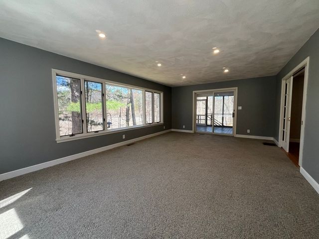 35 Wallace Rd, Wayland, MA 01778