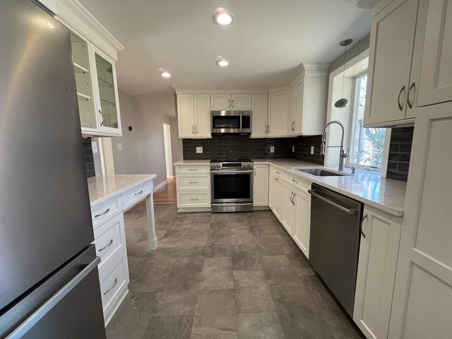 35 Wallace Rd, Wayland, MA 01778