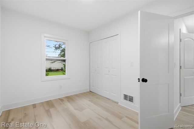 17 N Midland Drive, Pontiac, MI 48342