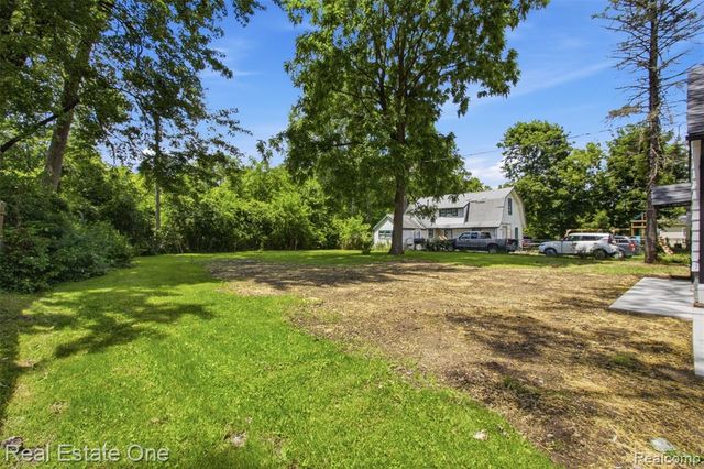 17 N Midland Drive, Pontiac, MI 48342