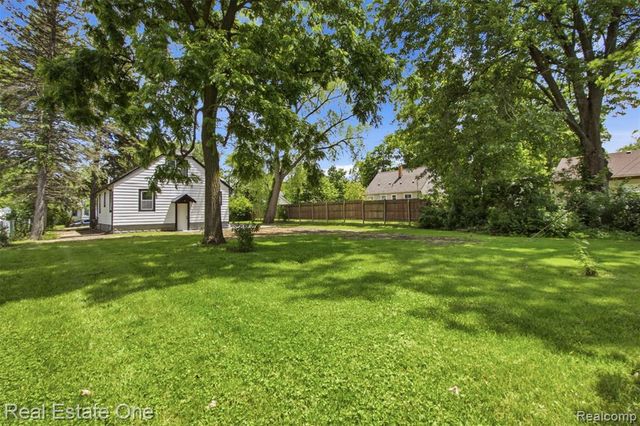 17 N Midland Drive, Pontiac, MI 48342