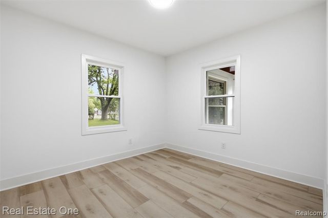 17 N Midland Drive, Pontiac, MI 48342