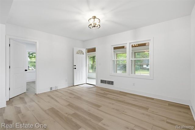17 N Midland Drive, Pontiac, MI 48342
