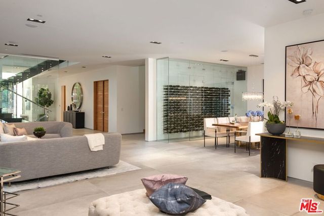 118 S CANYON VIEW Drive, Los Angeles, CA 90049