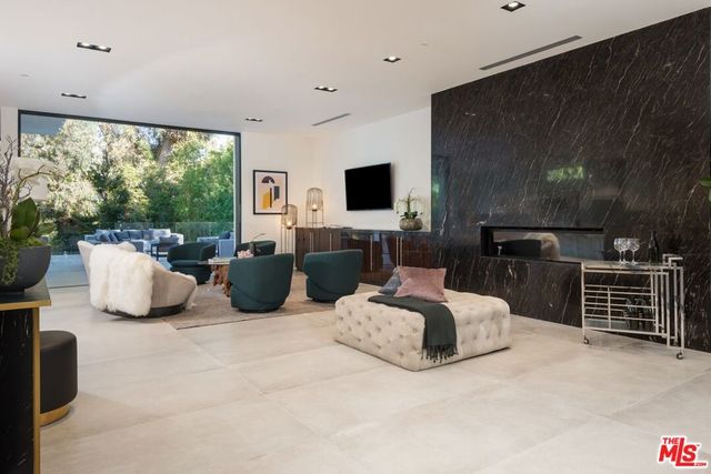 118 S CANYON VIEW Drive, Los Angeles, CA 90049