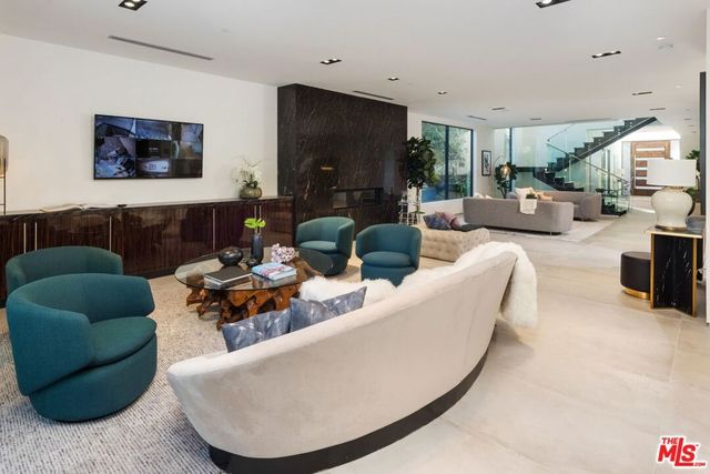 118 S CANYON VIEW Drive, Los Angeles, CA 90049
