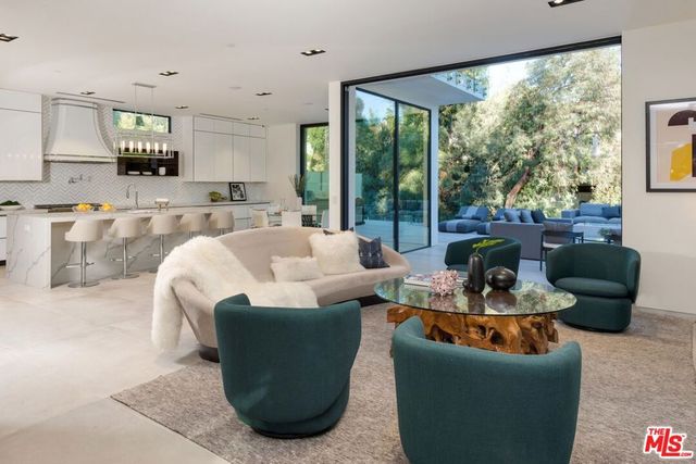 118 S CANYON VIEW Drive, Los Angeles, CA 90049