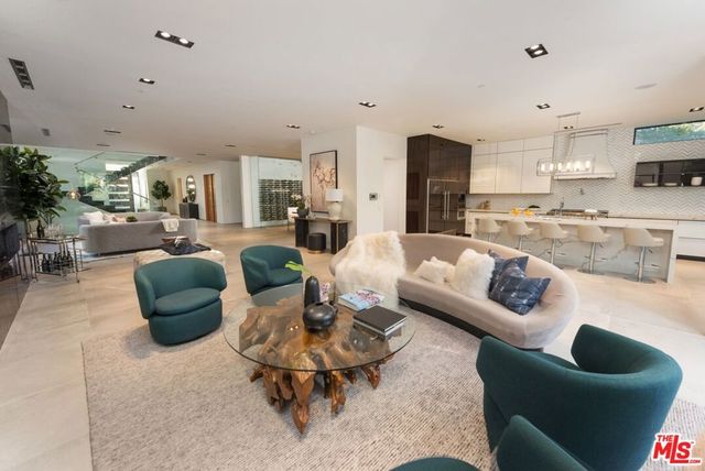 118 S CANYON VIEW Drive, Los Angeles, CA 90049