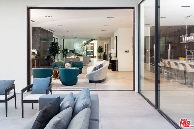 118 S CANYON VIEW Drive, Los Angeles, CA 90049