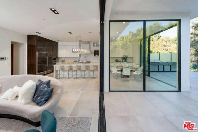 118 S CANYON VIEW Drive, Los Angeles, CA 90049