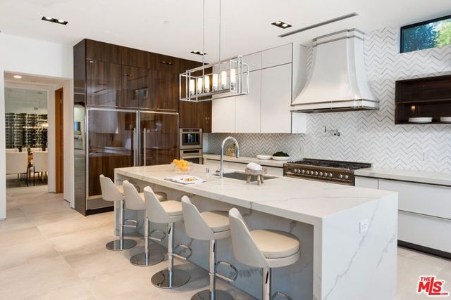 118 S CANYON VIEW Drive, Los Angeles, CA 90049
