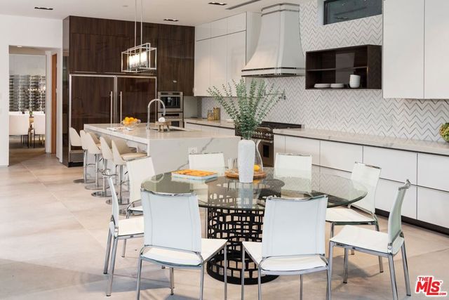 118 S CANYON VIEW Drive, Los Angeles, CA 90049