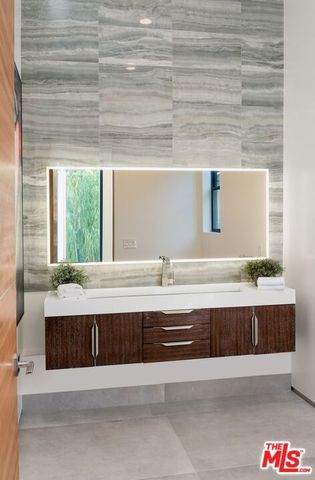 118 S CANYON VIEW Drive, Los Angeles, CA 90049