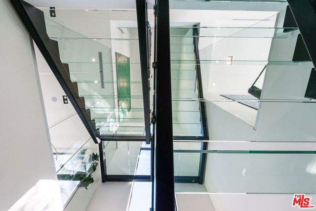 118 S CANYON VIEW Drive, Los Angeles, CA 90049