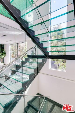 118 S CANYON VIEW Drive, Los Angeles, CA 90049