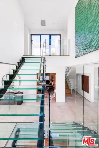 118 S CANYON VIEW Drive, Los Angeles, CA 90049
