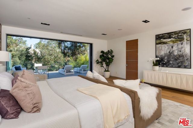 118 S CANYON VIEW Drive, Los Angeles, CA 90049
