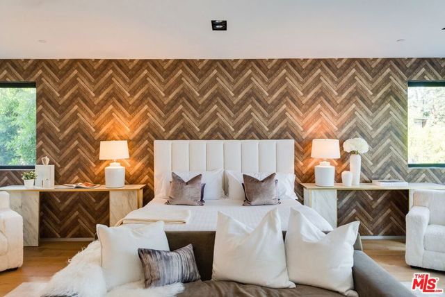 118 S CANYON VIEW Drive, Los Angeles, CA 90049