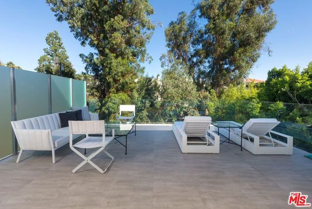 118 S CANYON VIEW Drive, Los Angeles, CA 90049