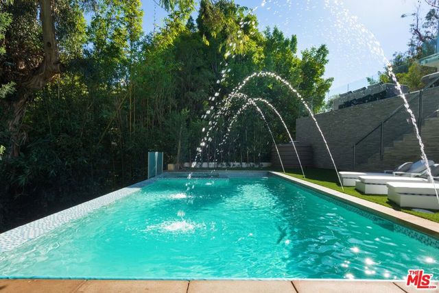 118 S CANYON VIEW Drive, Los Angeles, CA 90049