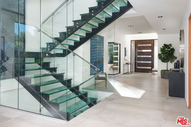 118 S CANYON VIEW Drive, Los Angeles, CA 90049