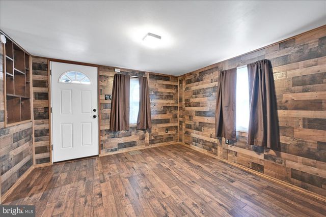 8 SPRUCE LN, Lebanon, PA 17046