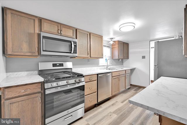 8 SPRUCE LN, Lebanon, PA 17046