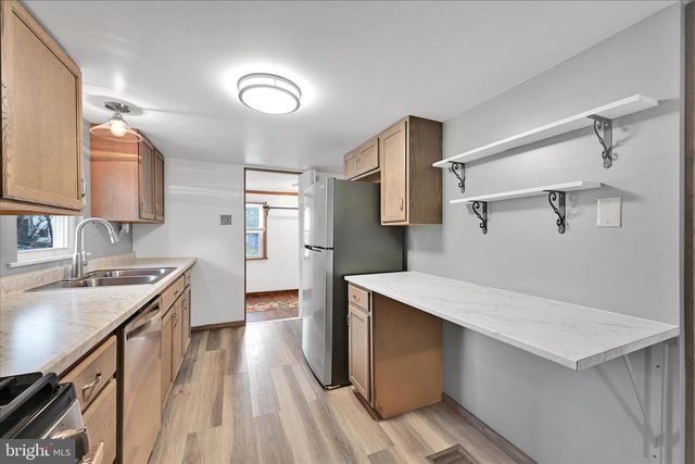 8 SPRUCE LN, Lebanon, PA 17046