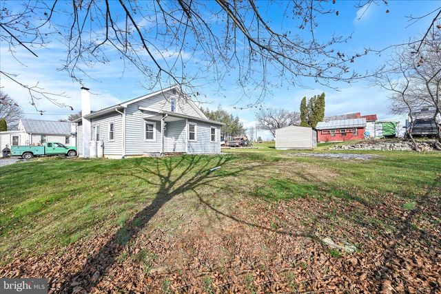 8 SPRUCE LN, Lebanon, PA 17046