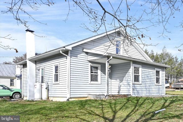 8 SPRUCE LN, Lebanon, PA 17046