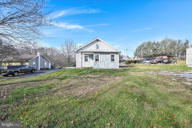 8 SPRUCE LN, Lebanon, PA 17046