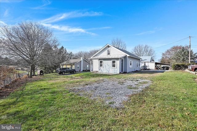 8 SPRUCE LN, Lebanon, PA 17046