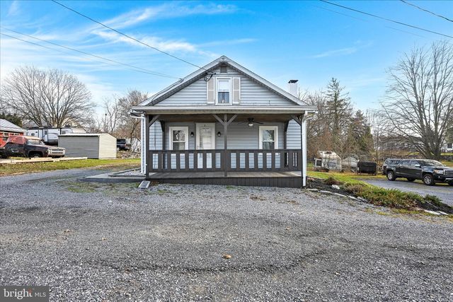 8 SPRUCE LN, Lebanon, PA 17046