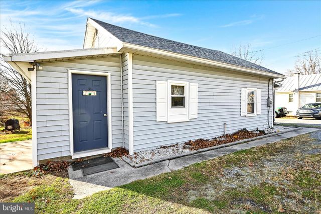 8 SPRUCE LN, Lebanon, PA 17046