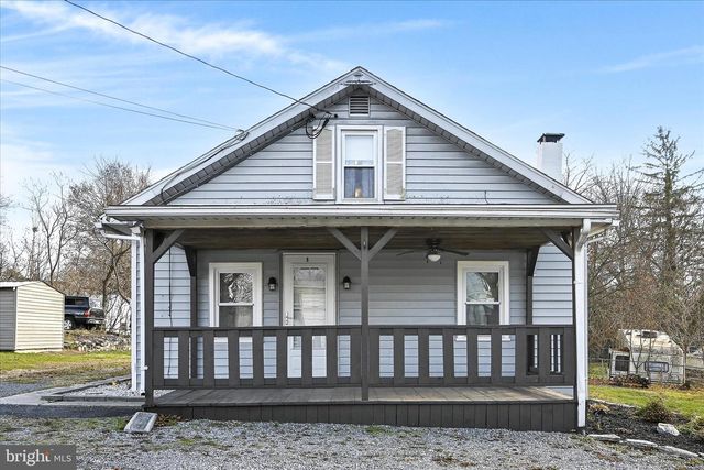 8 SPRUCE LN, Lebanon, PA 17046