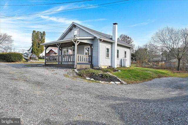 8 SPRUCE LN, Lebanon, PA 17046