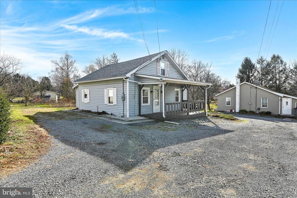 8 SPRUCE LN, Lebanon, PA 17046