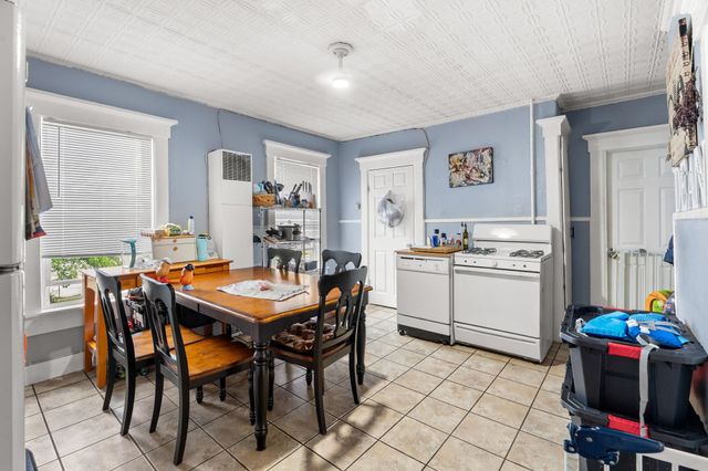 89 4Th Street, Manchester, NH 03102